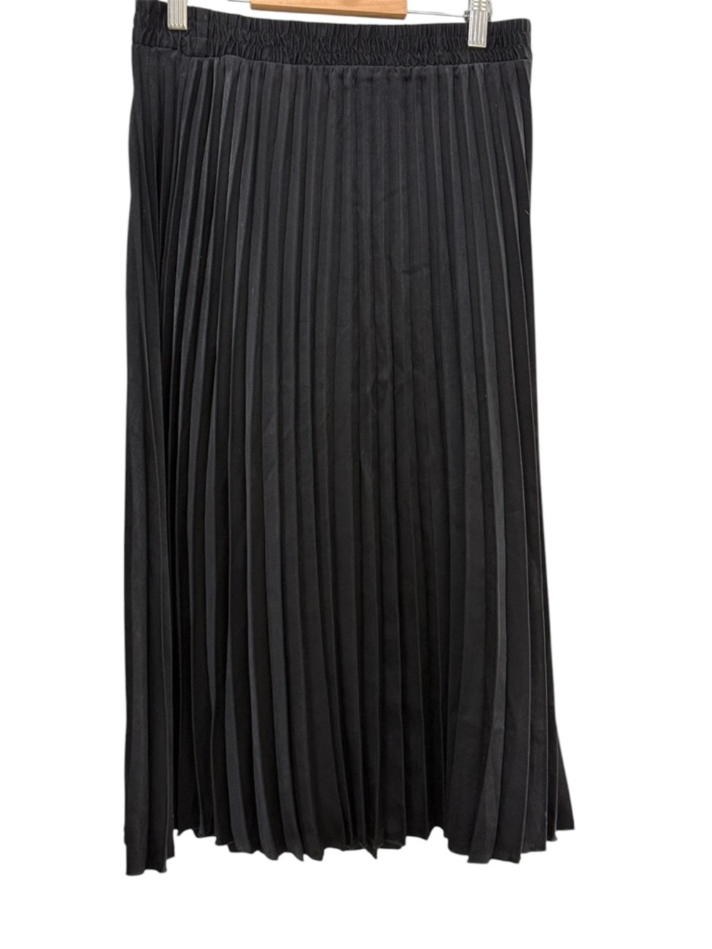 Max Studio Black Pleated Midi Skirt with Elastic Waist